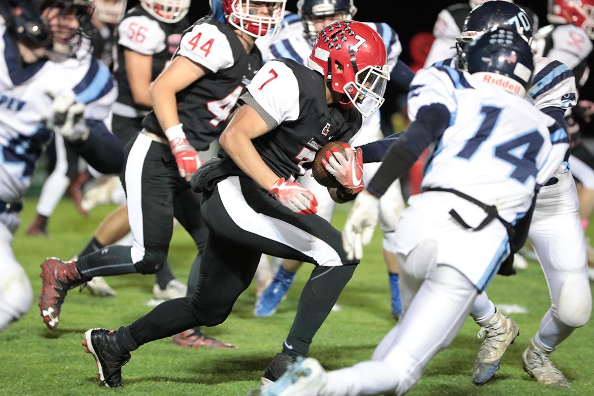 Wingard running with the ball