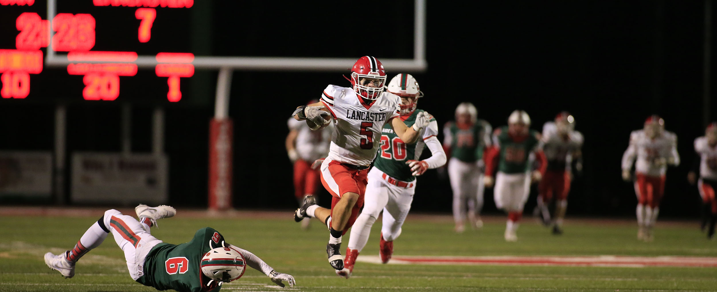 Lancaster running to the endzone!