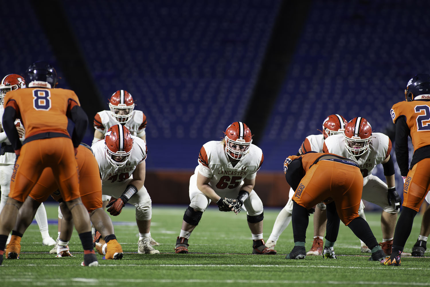 Lineman looking at the defensive setting