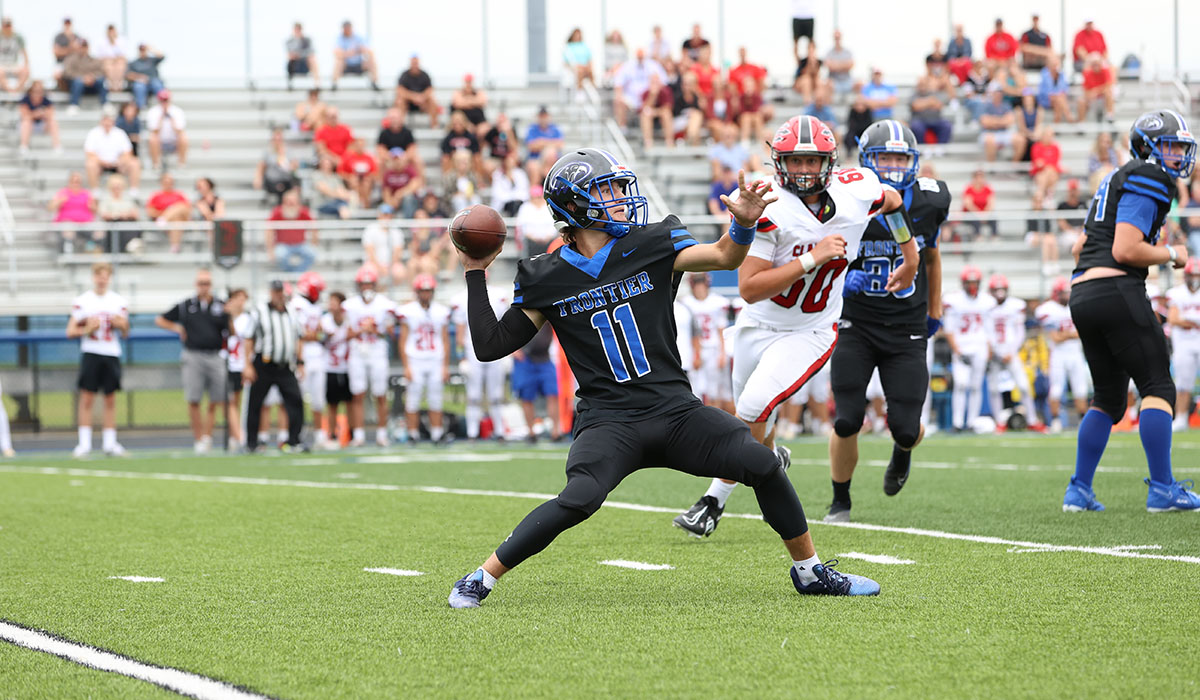 Frontier Falcons QB Rob Kibler throwing the ball