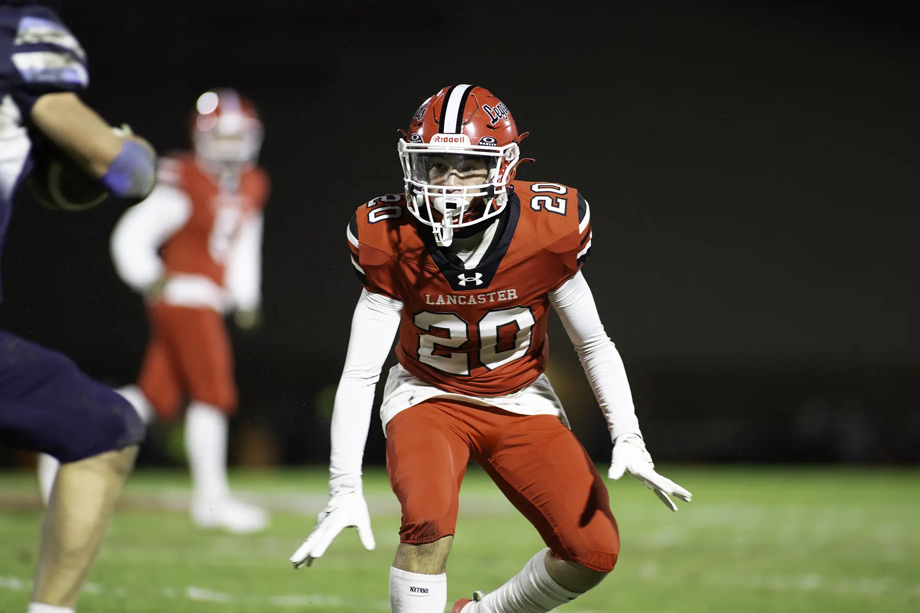 Lancaster DB sizing up the runner